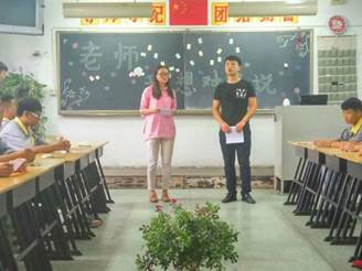 说明: C:\Users\User\Desktop\十大足球滚球网站排名
在天津劳动保护学校积极开展教育实习\2.jpg