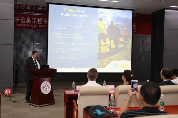 说明: //www.gunqiuweb.com/_mediafile/tute01/2017/09/20/2q25swfe87.jpg