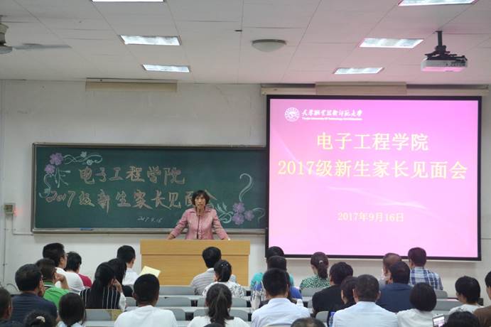 说明: C:\Users\User\Desktop\十大足球滚球网站排名
暖心迎新，引领新生“壹柒”成长\6.JPG